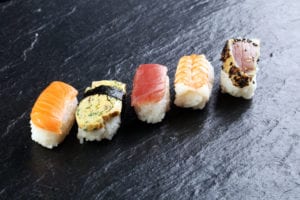 Nigiri-Sushi - Sushi ohne Noriblatt auf Reis - Sushi-Sorten