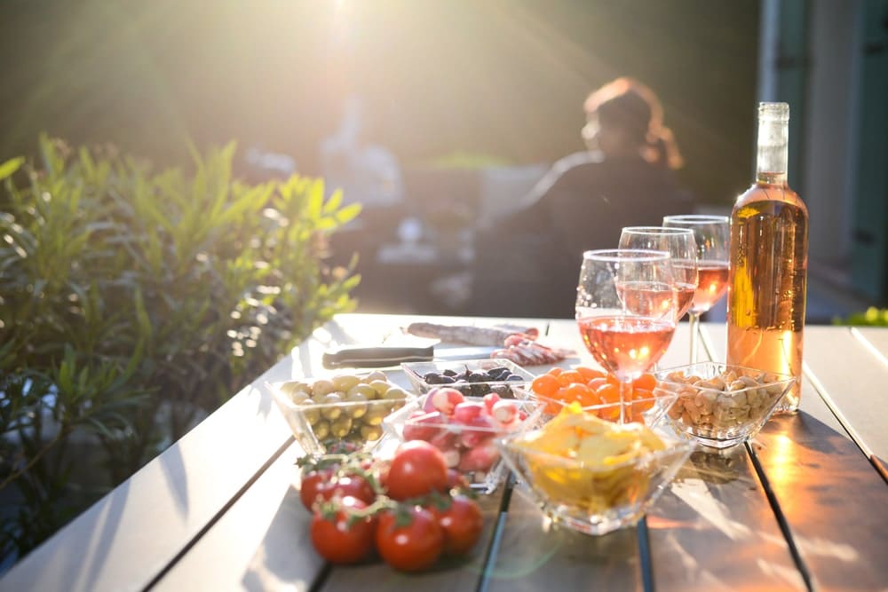 Wein und Vorspeisen